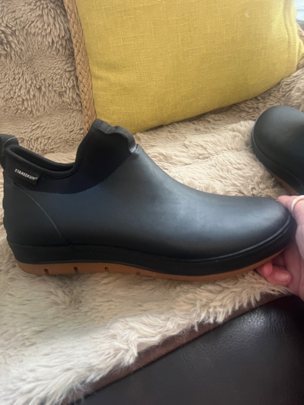 Men's Chelsea Slip-On Boots - Black - Picture 6 of 10
